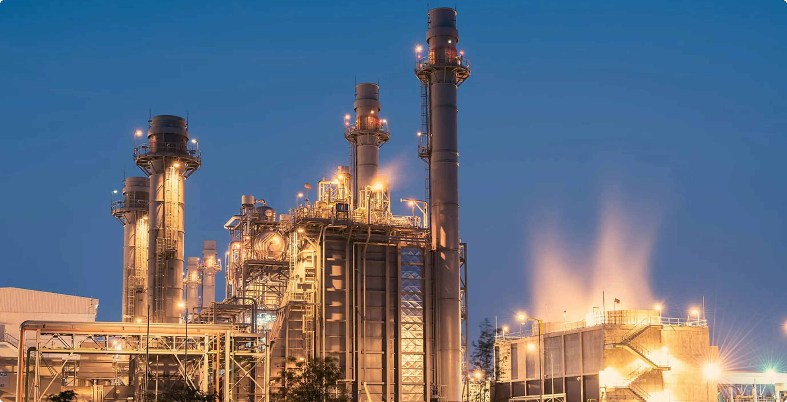 Oil and gas processing facility with pipework and vessels